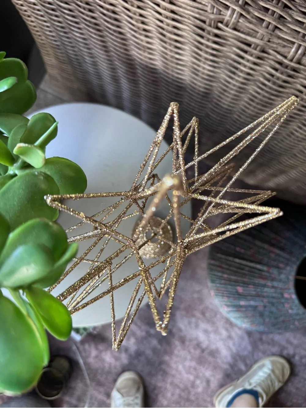 Glittered Wire Star Tree Topper - Gold
